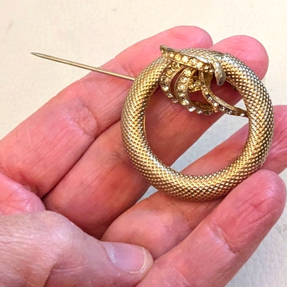 Vintage Napier 50s gold tone circle pin turquoise rhinestone crystal collectible - Picture 10 of 13